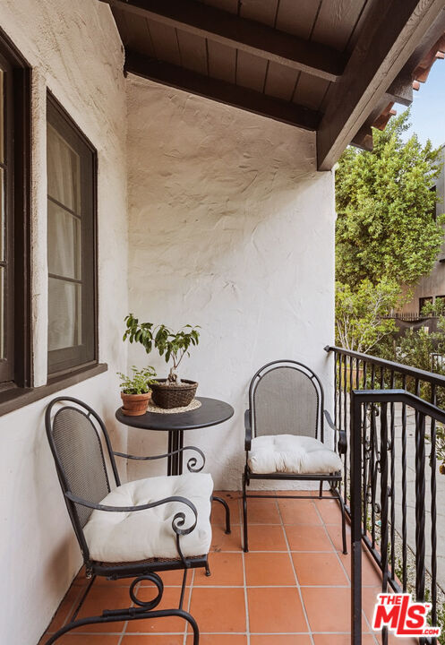 Photo - 830 N Gardner St