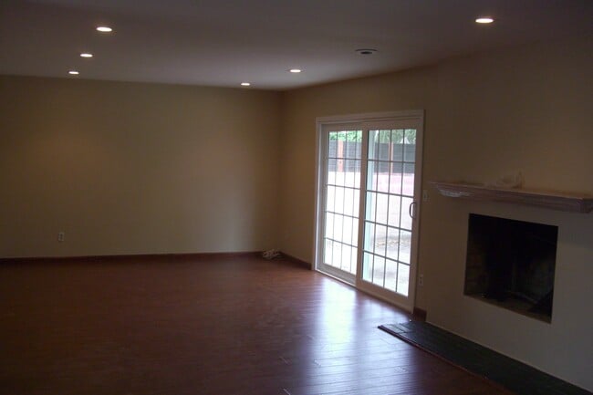 Photo - 9224 Sophia Ave