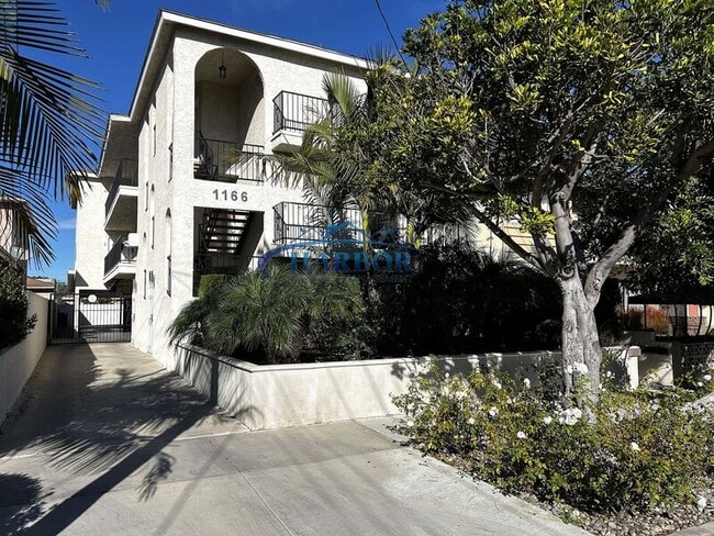 Building Photo - 1166 W 22nd St Unit 4