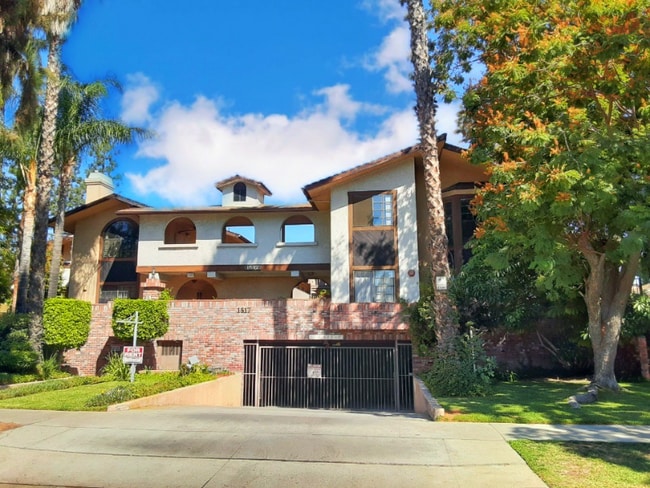 Building Photo - 1517 Rock Glen Ave Rental
