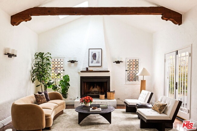 Photo - 2251 N Cahuenga Blvd