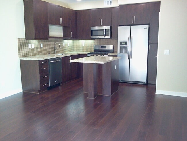 Photo - 2180 Cosmo Way