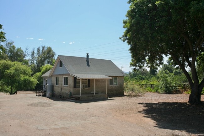3 Br that is a little bit country - 3 Br that is a little bit country House