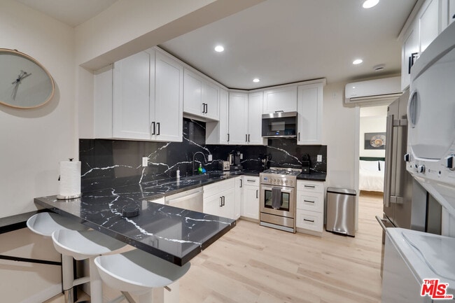 Photo - 9040 Phyllis Ave Unit B