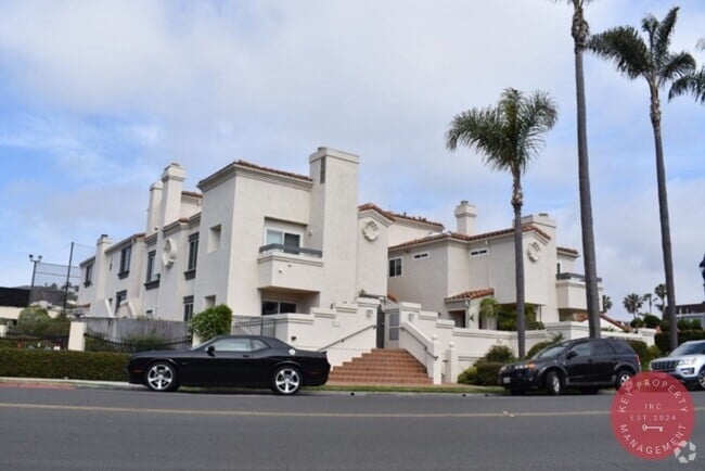 Building Photo - Charming 3-Bedroom Condo in the Heart of L...