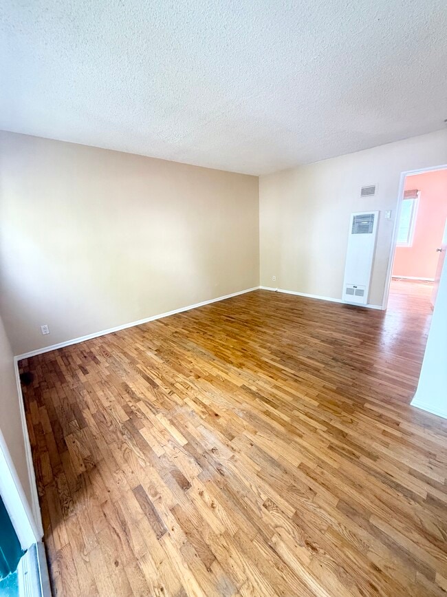 Spacious - 610 Pier Ave Unit B