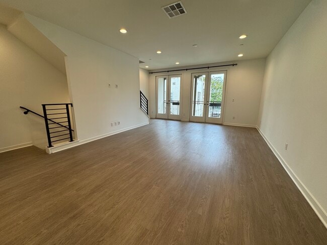 Photo - 751 Talbot Ln