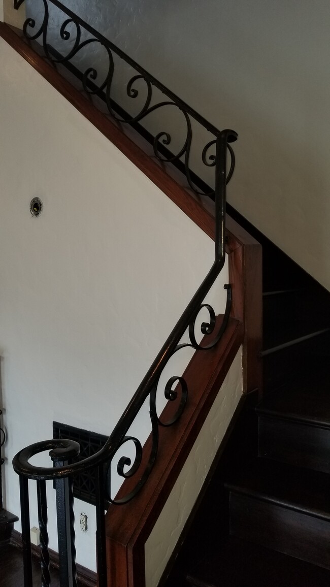 Photo - 1322 S Cloverdale Ave