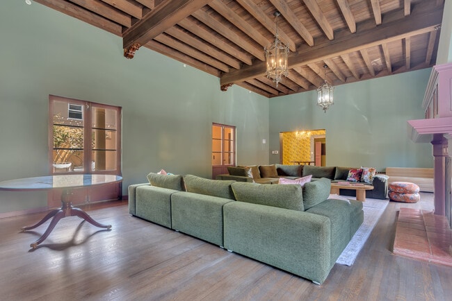 Photo - 624 Hilgard Ave