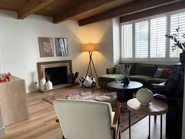 Photo - 132 W Alamar Ave Unit 1