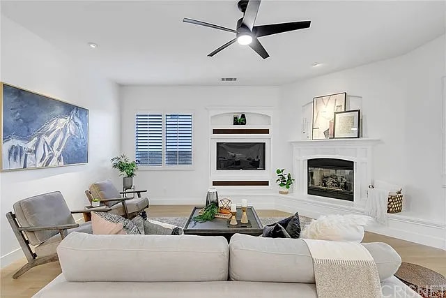 Photo - 24942 Greensbrier Dr