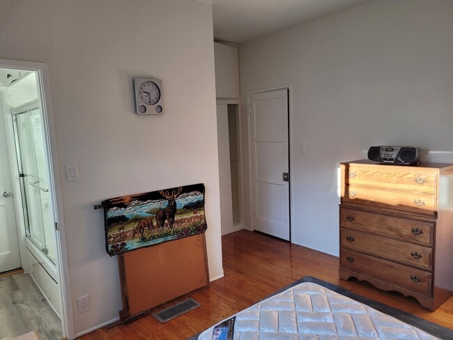 Photo - 10528 Ayres Ave