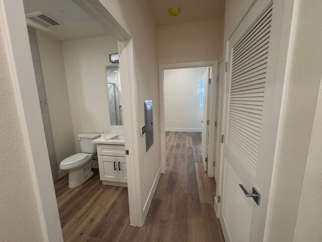 Photo - 1015 W 21st St