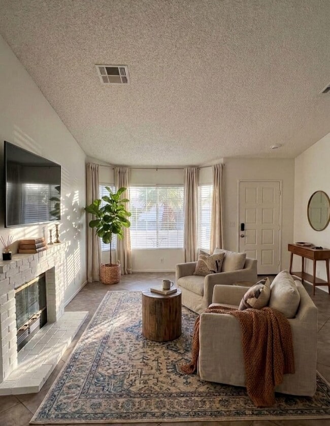 Building Photo - 53755 Avenida Diaz