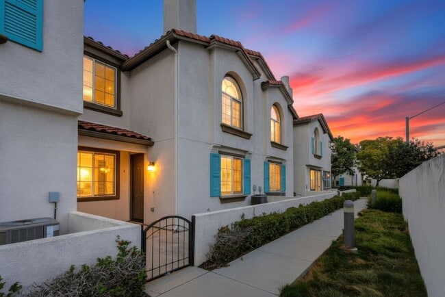 Building Photo - Oceanside - Pelican Cove Townhouse!