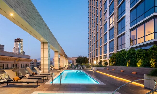 Building Photo - 400 S Broadway Unit 15th