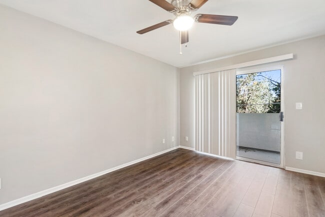 Photo - Laurel Canyon, 4500