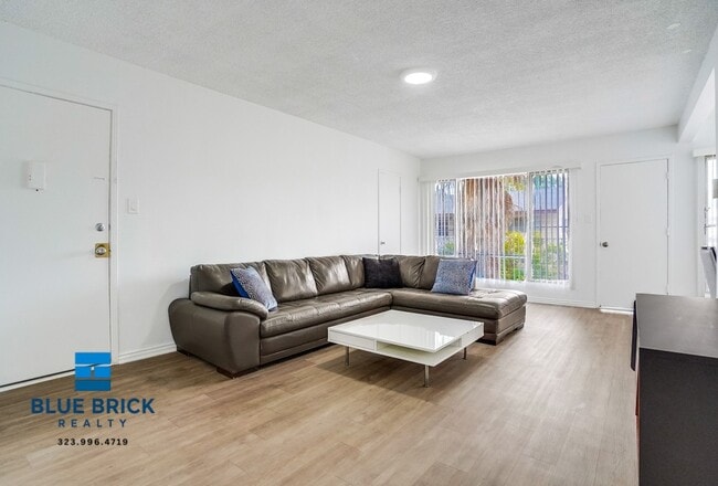 Building Photo - 12310 Chandler Blvd Unit 41