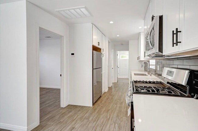 Photo - 6219 Glide Ave