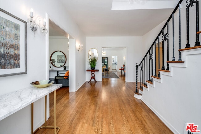 Photo - 157 N Las Palmas Ave