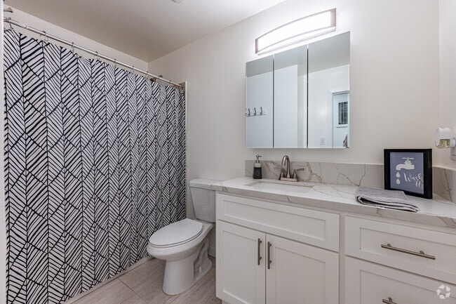 2BR, 1BA - 1,000SF - Bathroom - Evergreen Pine