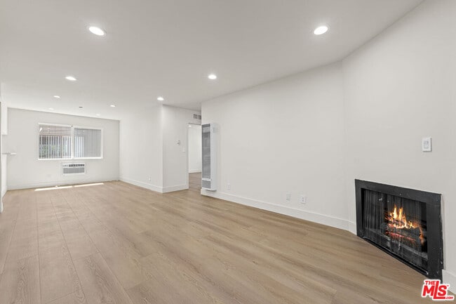 Photo - 635 Westmount Dr Condo Unit 2