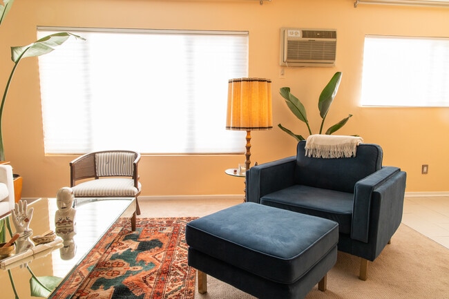 Photo - 960 Larrabee St Unit 222