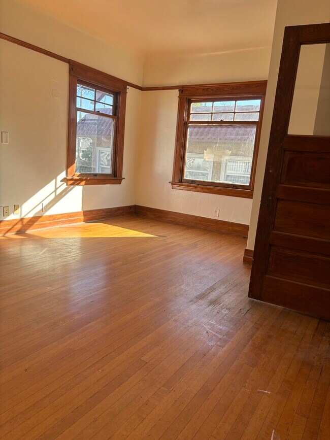 Photo - 2618 Kenwood Ave