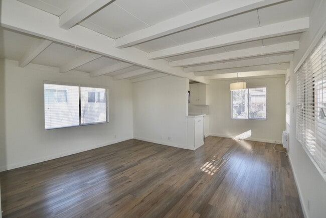 Photo - 6125 Whitsett Ave Unit 07