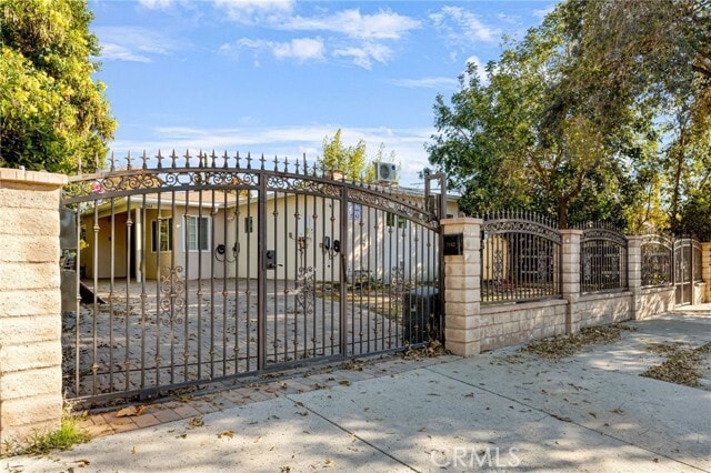 Building Photo - 7044 White Oak Ave