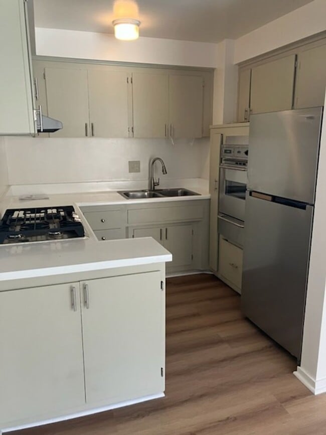 Building Photo - 1134 N Clark St Unit 211a