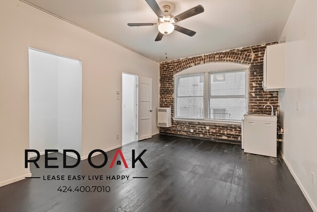 Building Photo - 854 S Oxford Ave Unit 210