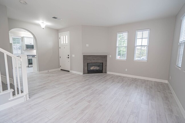 Photo - Woodland 3 Bedroom Home for Rent in Valencia!