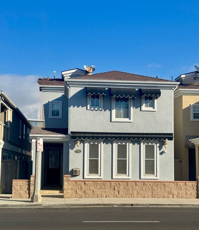 Photo - 206 E Balboa Blvd House