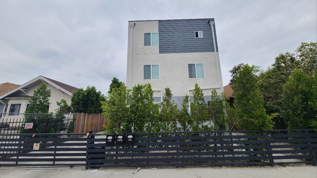 Photo - 32(839) Unit 32(841)