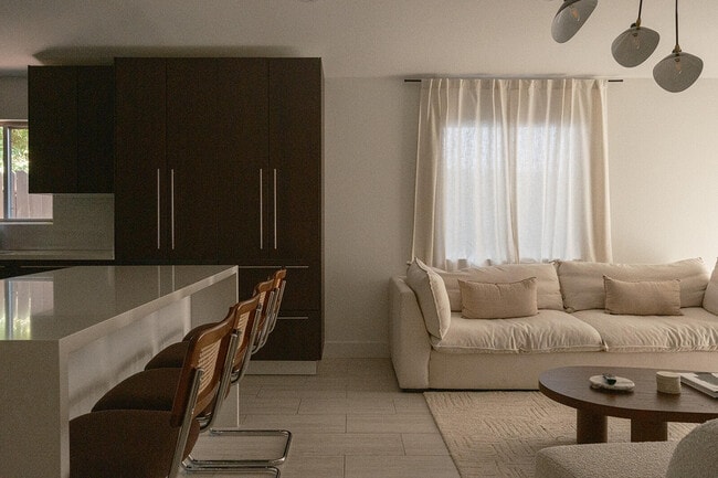 Building Photo - 53675 Avenida Martinez