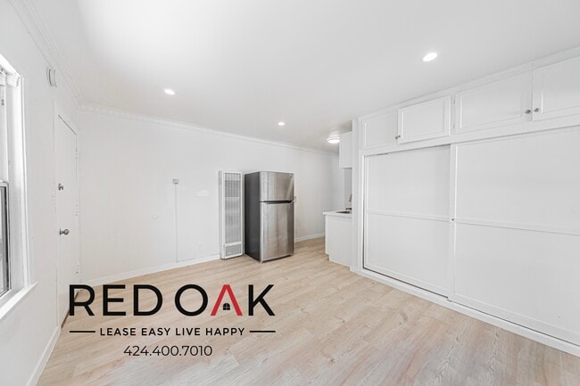Photo - 5832 Carlton Way Unit 1B