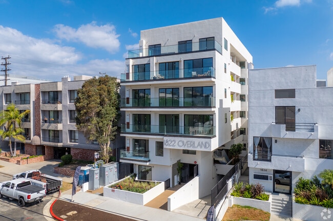 Building Photo - The Overland 16