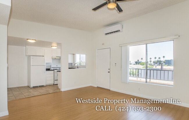 Photo - 1962 N Beachwood Dr