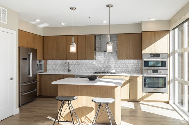 Building Photo - Vici Luxury Rentals - Little Italy