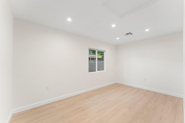 Photo - 42733 42nd St W