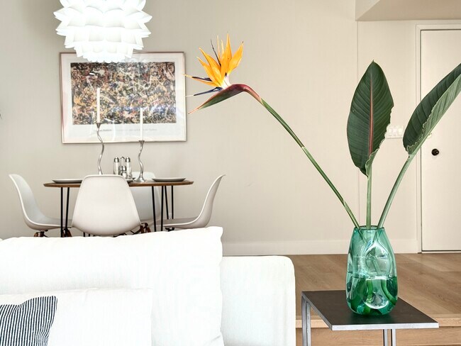 Photo - Sherman Oaks Apartments