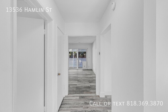 Photo - 13536 Hamlin St