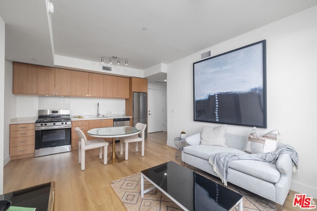 Photo - 1822 Overland Ave Unit 302