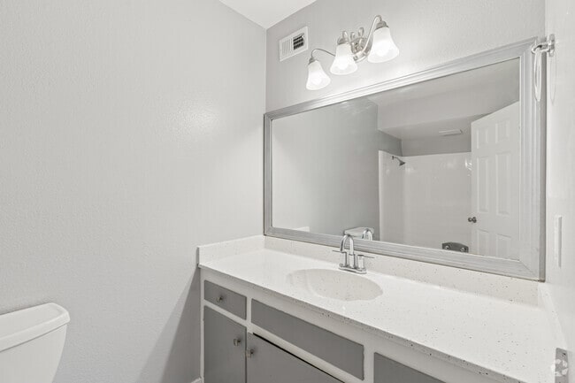 2BR, 2BA - 900SF - Primary Bathroom - Spanish Oaks