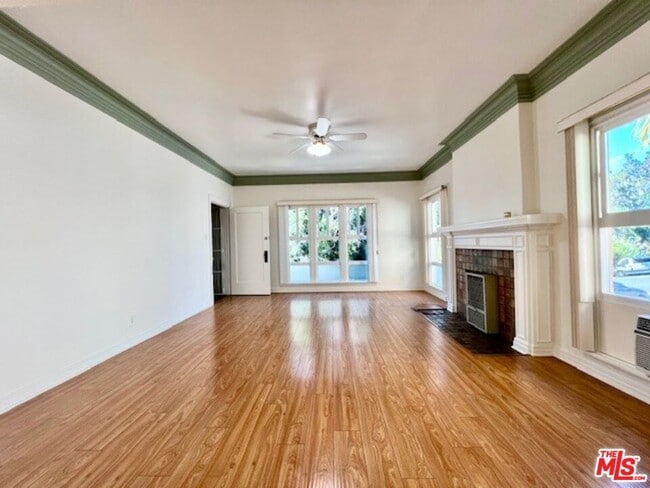 Building Photo - 860 S Berendo St