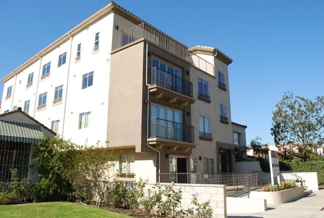 Building Photo - Holt Townhomes