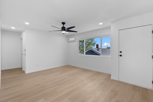 Photo - 4082-4084 Chamoune Unit 4084 Chamoune  B