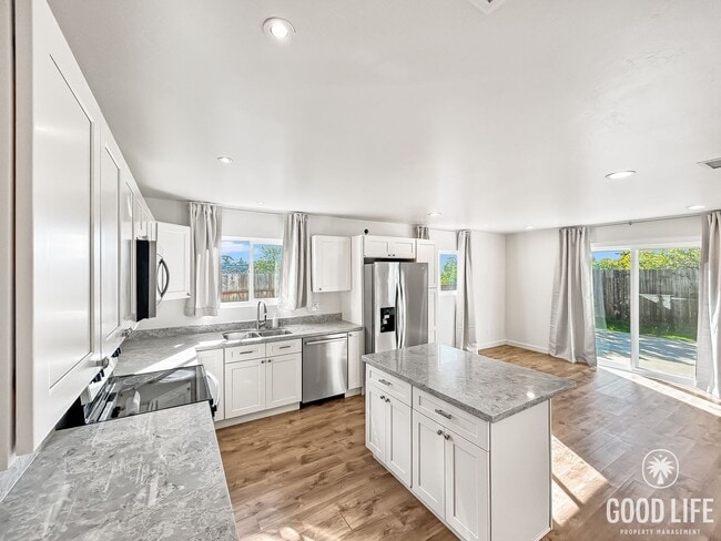 Photo - Beautiful 3BD/2BA with Updated Kitchen, 2-Car Detached Garage and A/C in Clairemont!