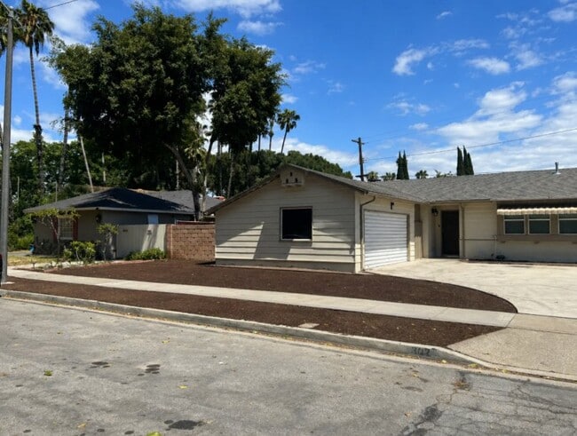 Photo - 302 N Ventura St
